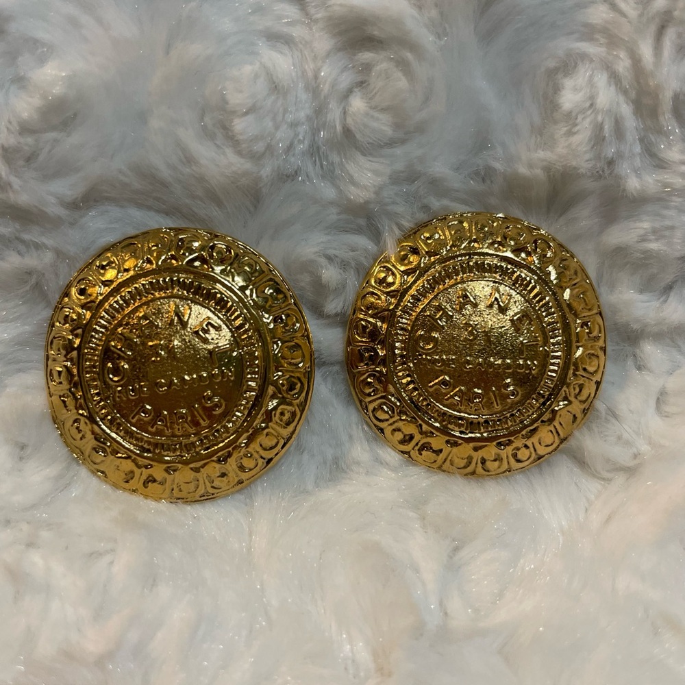 Chanel Gold Rue Cambon Earrings 💛